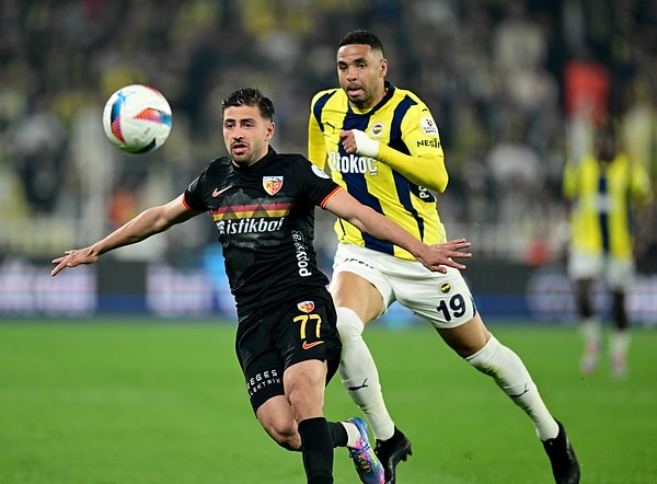 Fenerbahçe kadroda iki yeni değişiklikle maça çıktı. Görseli