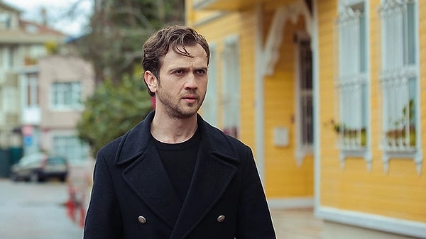 7. Aras Bulut İynemli, Deha setinde kaza geçirerek ameliyat olmuştu.
