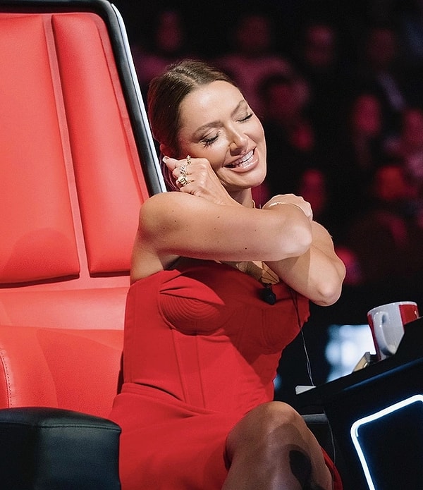 10. Hadise, O Ses Türkiye'de bir yarışmacıyı Pınar Deniz'e benzetti.