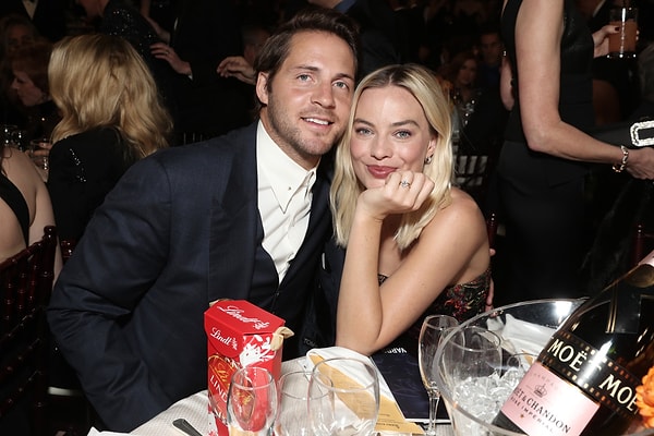 Margot Robbie, 2016 yılında uzun süredir birlikte olduğu Tom Ackerley ile evlenmişti. Görseli