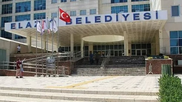 İstanbul Cumhuriyet Başsavcılığı, Beşiktaş Belediyesi soruşturmasına ek olarak Elazığ Belediyesi’nden ihaleleri inceleme adına evrakları talep etti! Soruşturmanın temelinde çöp kamyonu ihalesi var.