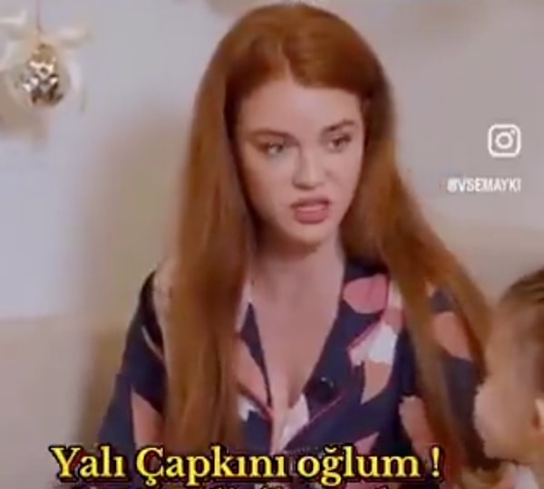 Videoda annesinin küçük çocuğun sorduğu soruya verdiği mizahi cevap, Türk dizilerine olan tutkuyu esprili bir dille gözler önüne serdi.