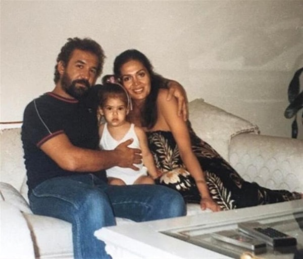 Yıllar sonra Türkan Şoray, “Mine” filminin setinde Cihan Ünal ile tanıştı.