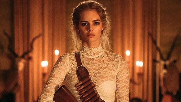 2019’da düşük bütçesine rağmen gişede büyük iş başaran, kara mizah ve gerilimi ustalıkla harmanlayan Ready or Not, yıllar sonra merakla beklenen devam filmiyle geri dönüyor. Görseli