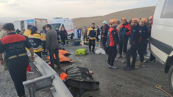 Kaza ilçede bulunan Güzeldere Tüneli yakınlarında meydana geldi.