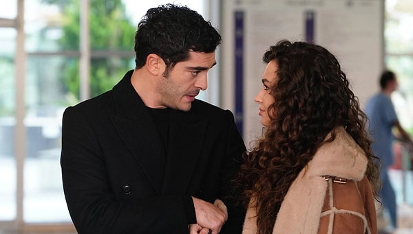 Su Burcu Yazgı Coşkun ve Burak Deniz'in sevgili olduğu iddia edildi. Görseli