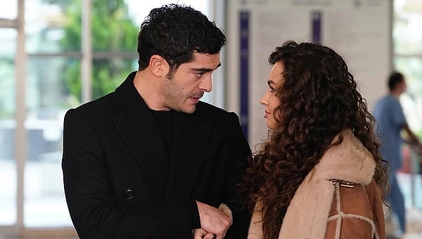 1. Burak Deniz'in Su Burcu Yazgı Coşkunlu fotoğrafı dikkatlerden kaçmadı. Görseli