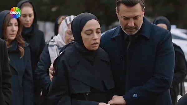 15. Kızılcık Şerbeti'nde Pembe'nin cenazesinde Ceren Karakoç'un oyunculuğu tartışma yarattı.
