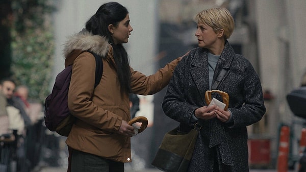 Canan Ergüder ve Helin Kandemir'in başrollerini paylaştığı İstanbul Ansiklopedisi Netflix'te yayınlandı. Görseli