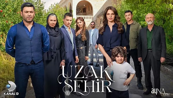 Başrollerini Ozan Akbaba ve Sinem Ünsal'ın paylaştığı Uzak Şehir bu sezonun en iddialı yapımlarından biri oldu.
