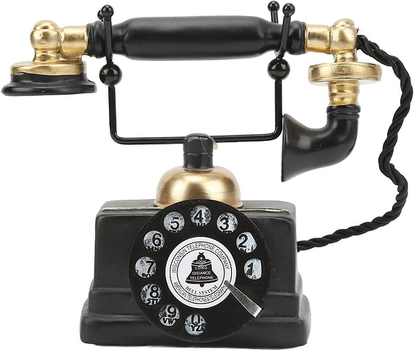 Oturma alanınıza retro bir hava katacak olan antika bir telefon.