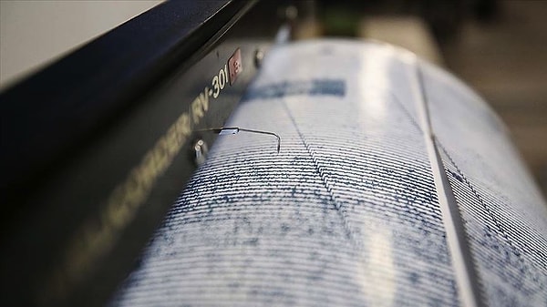 Deprem, Silivri açıklarında yerin yaklaşık 7 kilometre derinliğinde meydana geldi.