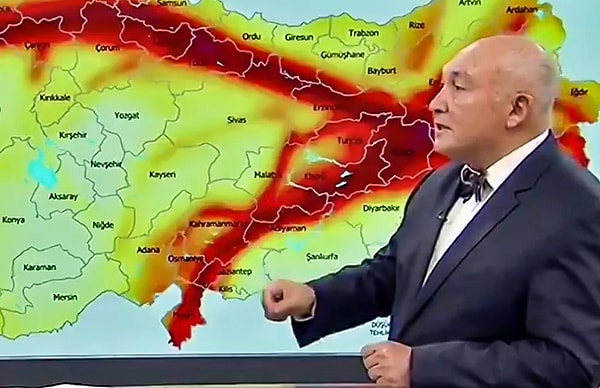 "Bugün, yarın, bir hafta içinde 1-2 defa daha sarsılacağız. Yaklaşık büyüklüğü 5.2'ye kadar varan 6.2 depreminin artçılarını duyacağız."