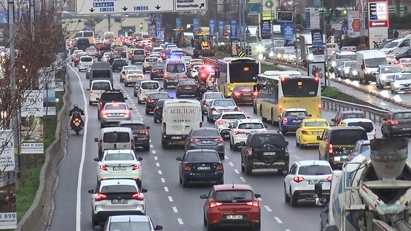 Trafik yoğunluğu arttı.