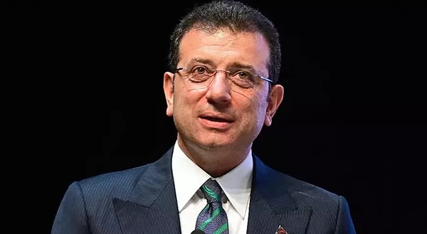 "Avukatımın gelmesiyle birlikte, yaşanan depreme dair duygularımı şimdi ifade edebiliyorum. En büyük üzüntüm, hayatını İstanbul’u afet odaklı planlamaya adayan, bunun mücadelesini veren yöneticiler ve şehir plancılar olarak bu zor günde sizlerle olamamaktır'' diyen İmamoğlu sözlerine şöyle devam etti: Görseli