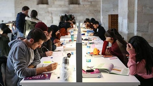 24 Nisan 2025 İstanbul'da Üniversiteler Tatil mi?