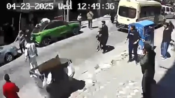 İstanbul Silivri depreminin simgelerinden biri de evinden aşağıya atlayan Mahmut Ali Kızılaslan olmuştu.