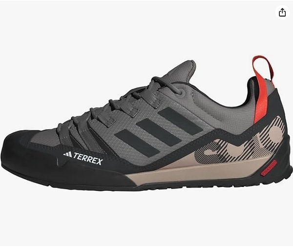 Rahatlığının, şıklığının yanında kalitesiyle de sevilen Adidas Unisex Terrex modeli, şu ara en çok tercih edilen ayakkabılardan biri. Görseli