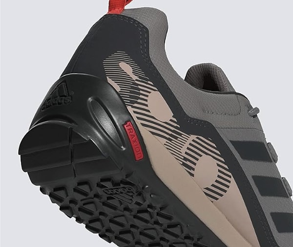 Koşu stilinden ilham alan, günlük kullanıma uygun Adidas Terrex Swift Solu 2 Spor Ayakkabı stilinizin en iyi parçası olmaya aday. Görseli