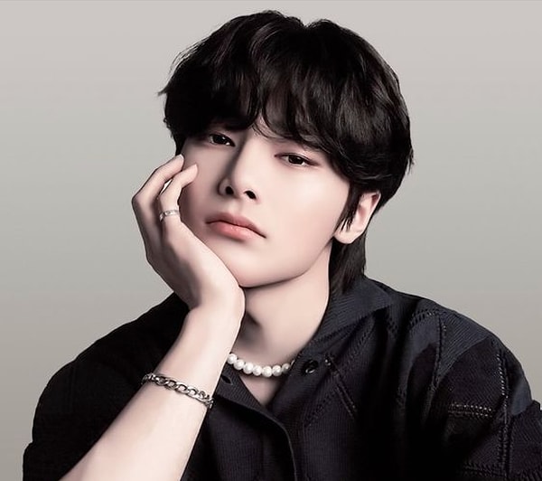 Stray Kids'in maknae'si I.N, gruba katılmadan önce neredeyse rahip olacaktı!