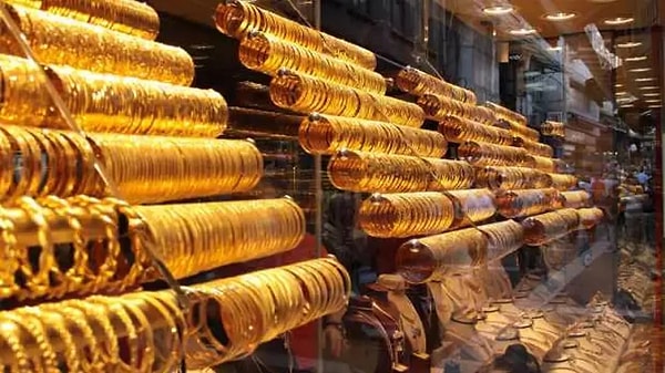 Çekili kıymetli maden satışında yeni kurullar getirildi. Maden satışı yapılırken, gerçek kişi kuyum işletmelerince “Kuyum Ticareti Yetki Belgesi” ibraz edilecek ve düzenlenecek faturaya söz konusu belge numarası işlenecek.