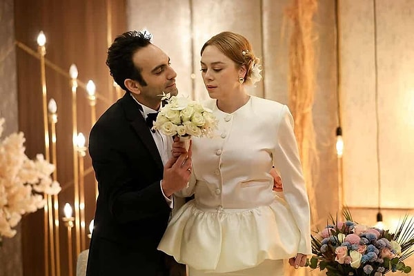 Show Tv'nin sevilen dizisi Bahar her bölümüyle dikkat çekerken sosyal medyanın da gündemine oturuyor. Görseli