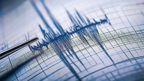 Afet ve Acil Durum Yönetimi Başkanlığı (AFAD) tarafından yapılan açıklamada, "Ana şoktan sonra şu ana kadar toplam 291 artçı sarsıntı kaydedilmiştir" denildi.