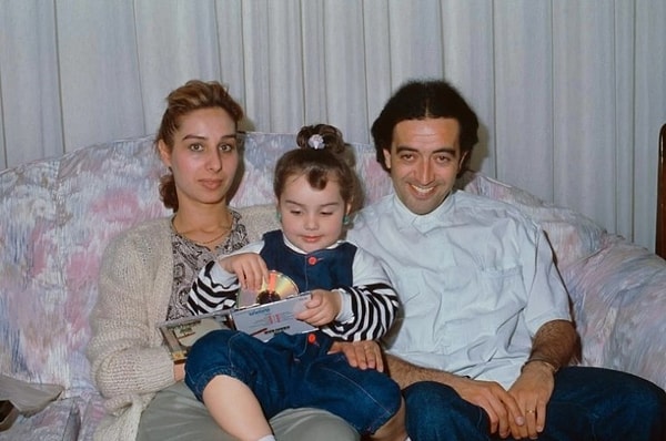 Aile hayatı da bir o kadar huzurluydu.