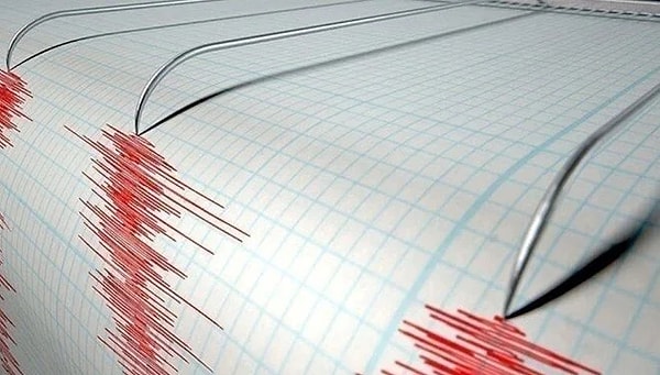 Kütahya'nın Simav ilçesinde sabah saatlerinde meydana gelen 4,5 büyüklüğünde depremin ardından 10.20'de yeni 4,6 büyüklüğünde deprem meydana geldi. Simav ve çevresindeki köylerde okullar bir gün tatil edildi.