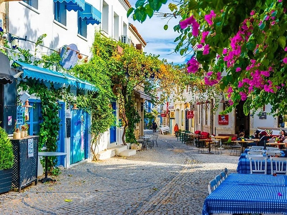 Where to Party in Alacati: Best Bars and Nightclubs in Izmir’s Trendiest Destination