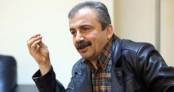 Kalp rahatsızlığı nedeniyle hastaneye kaldırılan ve aort damarı yırtılan DEM Partili Sırrı Süreyya Önder'in tedavisi yoğun bakımda devam ediyor.