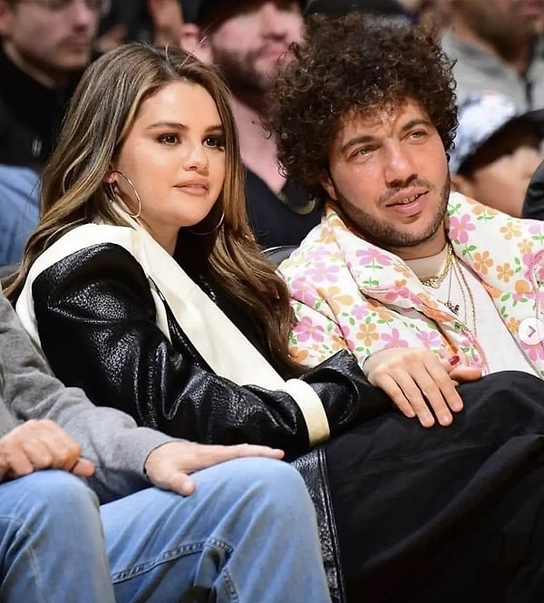 Son günlerin en çok konuşulan isimlerinden olan Selena Gomez ve Benny Blanco, uzun süredir dolu dizgin bir aşk yaşıyor. Görseli