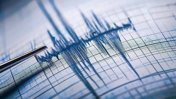 İstanbul beşik gibi! 25 Nisan Cuma akşamı yeni deprem gerçekleşti.