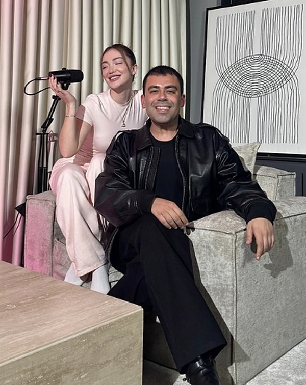 Danla Bilic'in ise oldukça yakın olduğuna şahitlik ettiğimiz Mert Vidinli'yi takipten çıkmaması dikkat çekmişti.
