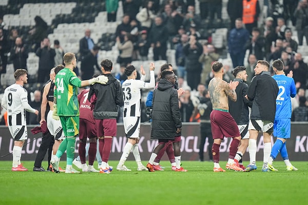 Beşiktaş tribününden destek.