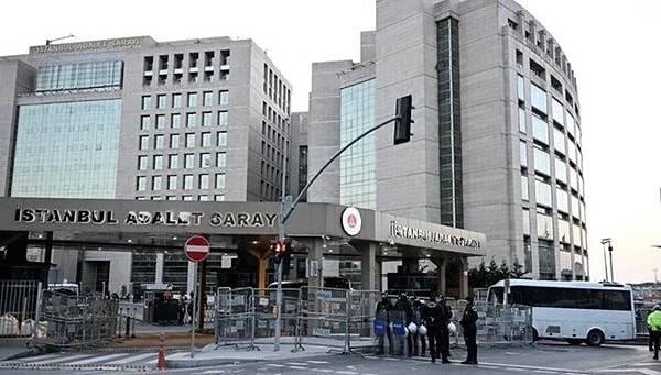 İBB'ye yönelik başlatılan soruşturma tüm hızıyla devam ediyor. Soruşturma kapsamında İBB'ye yönelik ikinci operasyonda 53 şüpheliden 47'si gözaltına alındı.