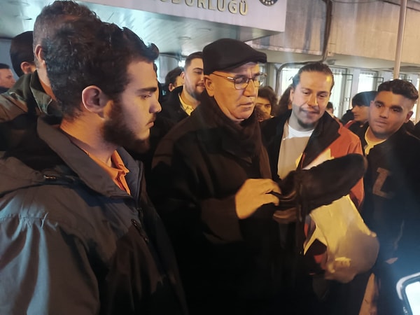 “44 numara tek ayakkabı adaletin utancıdır.”
