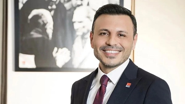 Sosyal medya hesabından paylaşım yapan CHP İstanbul İl Başkanı Özgür Çelik, bu operasyonun ‘tesadüf’ olmadığına dikkat çekerek şunları söyledi: