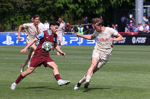 Trabzonspor, UEFA Gençlik Ligi yarı final maçında Salzburg'u elemiş, rakibi Barcelona olmuştu Görseli