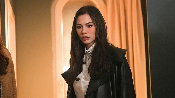 6. Demet Özdemir'in Eşref Rüya'da rol almak için sözleşmeye eklettiği madde ortaya çıktı.