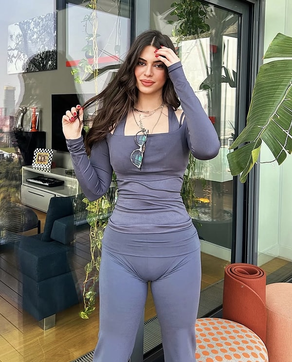 Magazin dünyasına jet hızıyla giren, attığı her adımla da olay olan Derin Talu, geçtiğimiz saatlerde TikTok sınırlarının da dışına çıktı.