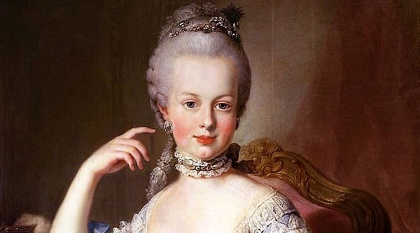 11. Marie Antoinette'in “Ekmek bulamıyorlarsa pasta yesinler” sözü.