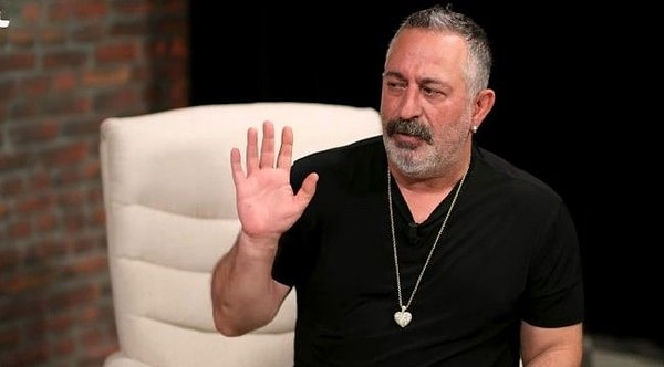 Özellikle TRT’deki dizisinden çıkarılan Aybüke Pusat’a destek veren paylaşımları da tartışma yaratmıştı.