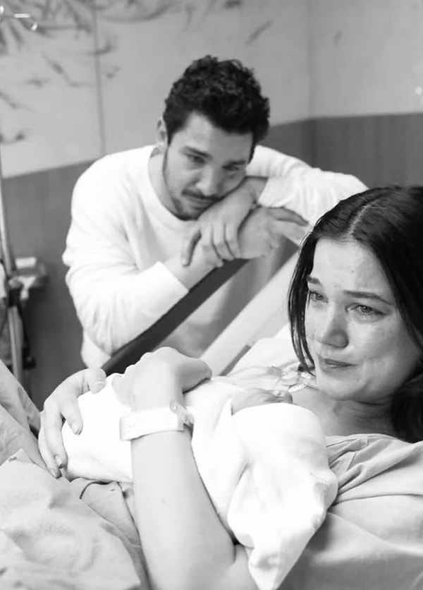 İlk kez annelik duygusunu tadan Pınar Deniz’in, setlere bir süre ara vererek oğlunu bizzat büyütmeyi tercih ettiği konuşuluyor.