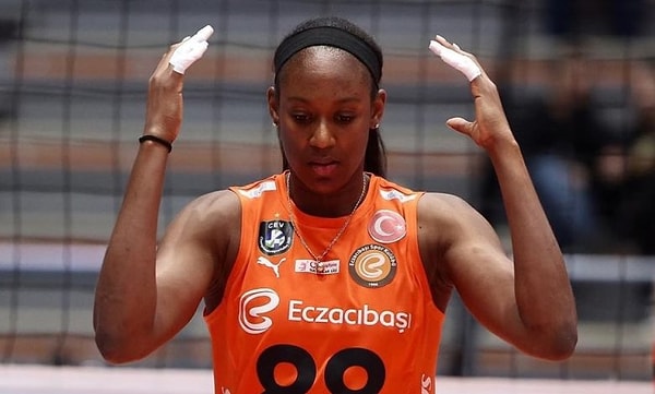 Galatasaray ve İlbank'tan sonra Eczacıbaşı Dynavit forması giyen Sinead Jack-Kısal milli davet aldı. Görseli