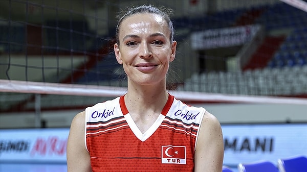 5. Eda Erdem'in milli formayı ilk kez hangi yıl giymiştir?