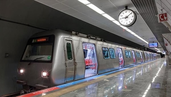 M2 2025 Metro Saatleri: M2 Metro Kaç Dakikada Bir Gelir?