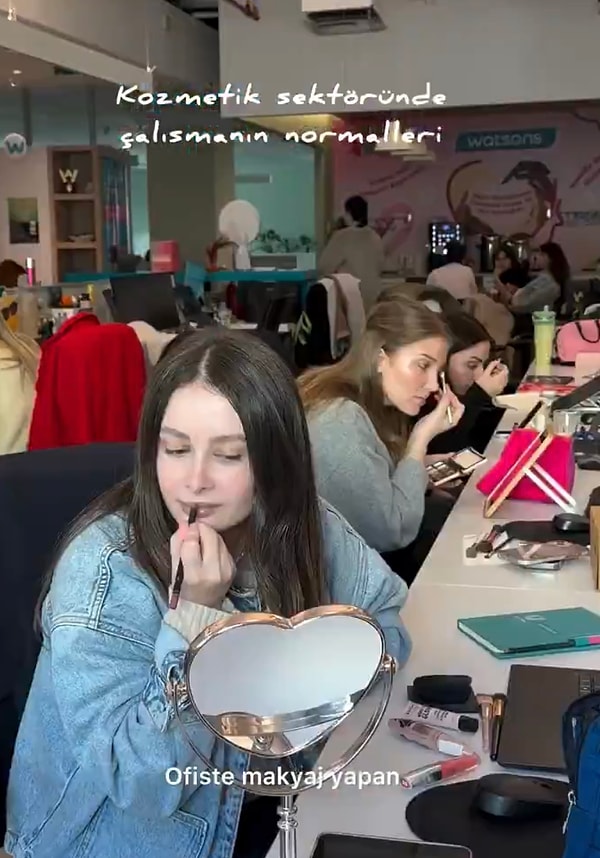 Ofis vlogları sosyal medyanın en ilgi çeken içeriklerinden.