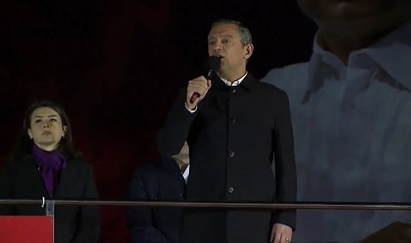 CHP, İBB Başkanı ve Cumhurbaşkanı adayı Ekrem İmamoğlu'nun tutuklanmasıyla başlattığı 'Millet İradesine Sahip Çıkıyor' mitinglerinin Başakşehir ile devam etti.