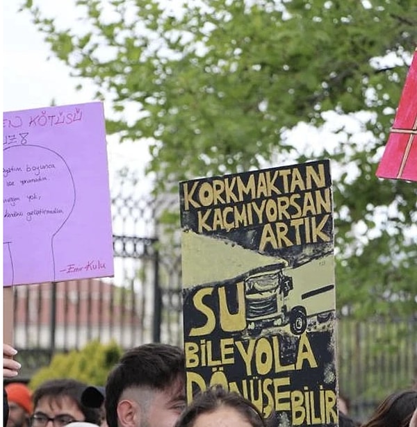 Büyük Ev Ablukada'nın şarkısına göndermeli döviz